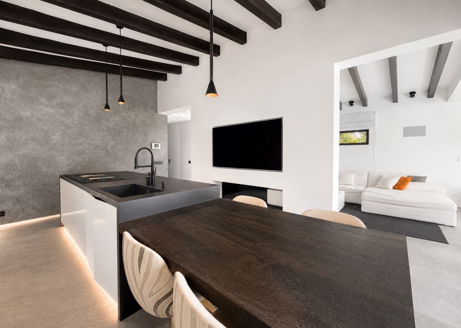 4 sypialnia Willa na sprzedaż w Nueva Andalucia z basenem garażem - 1 490 000 € (Ref: 9964968)