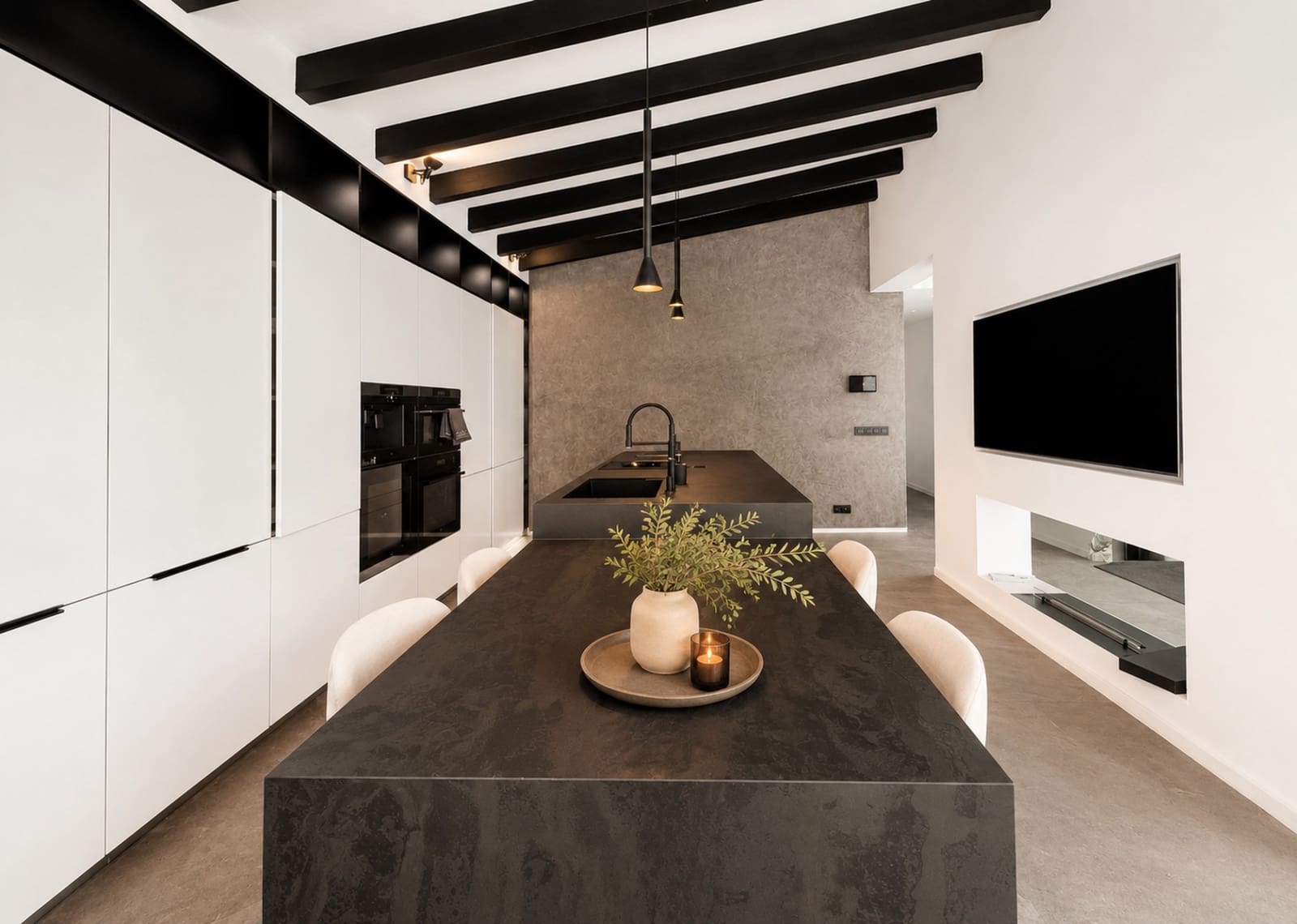 4 sypialnia Willa na sprzedaż w Nueva Andalucia z basenem garażem - 1 490 000 € (Ref: 9964968)
