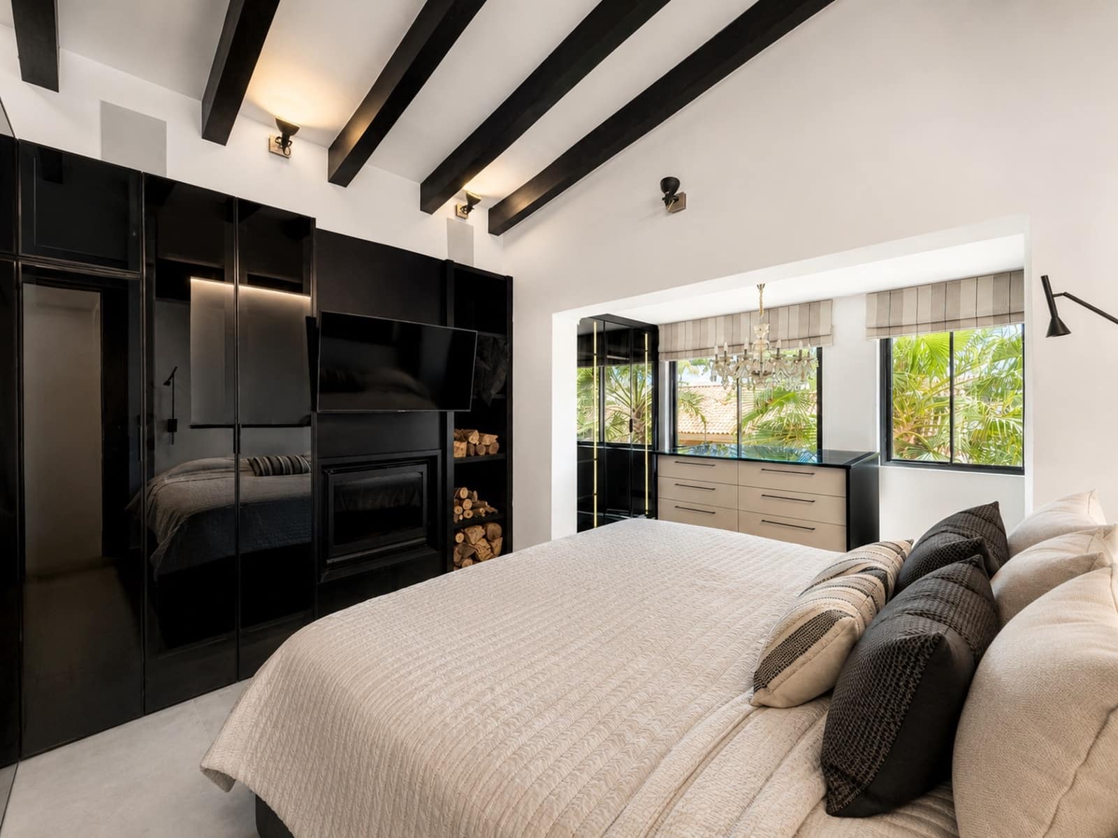 4 sypialnia Willa na sprzedaż w Nueva Andalucia z basenem garażem - 1 490 000 € (Ref: 9964968)
