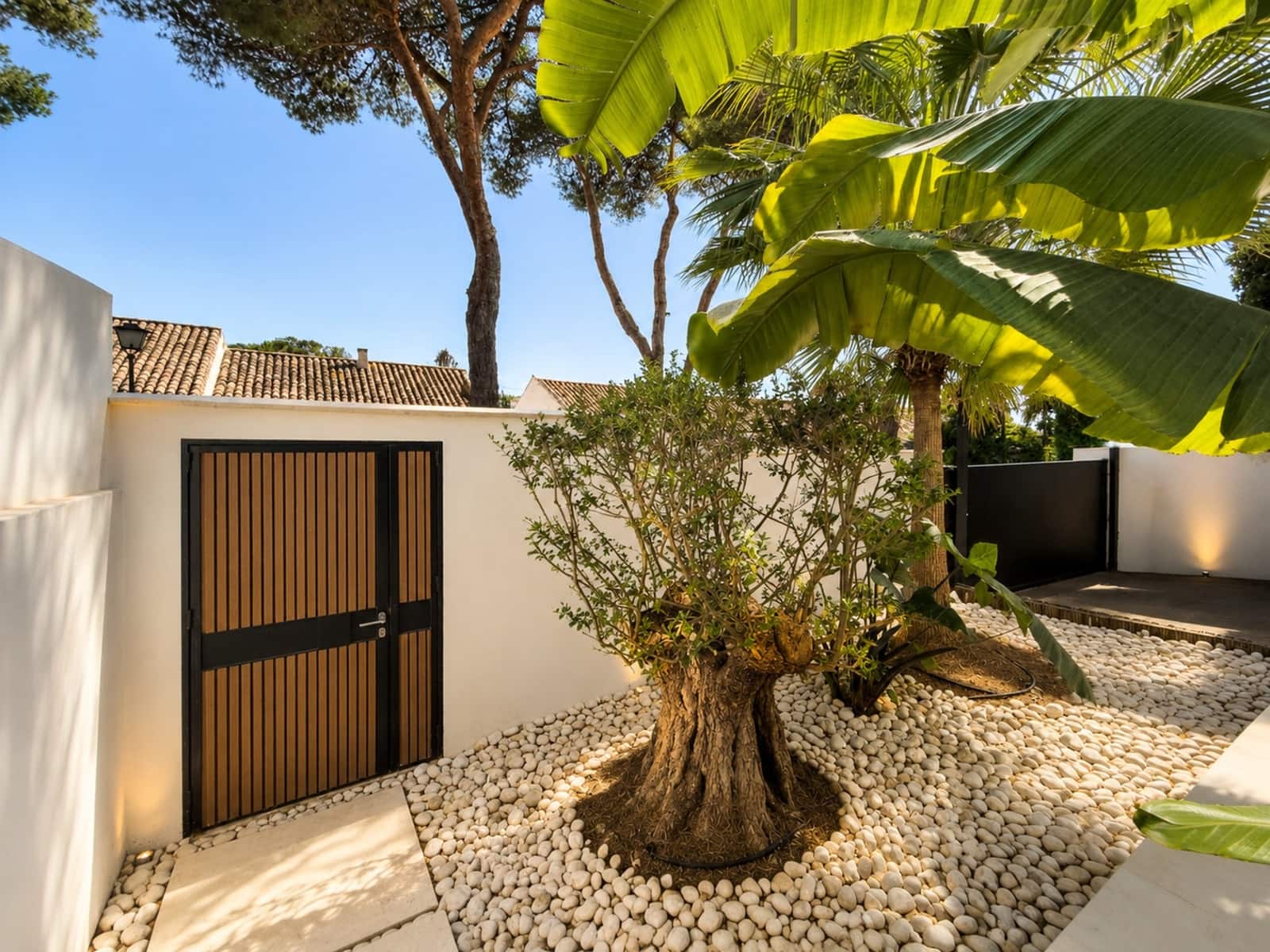 4 sypialnia Willa na sprzedaż w Nueva Andalucia z basenem garażem - 1 490 000 € (Ref: 9964968)