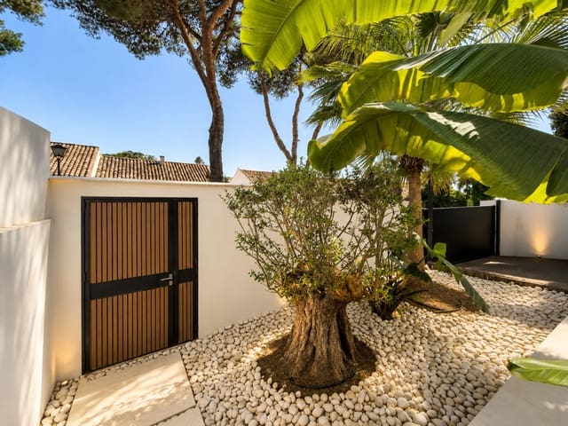 4 sypialnia Willa na sprzedaż w Nueva Andalucía Centro, Marbella z basenem garażem - 1 490 000 € (Ref: 9964968)
