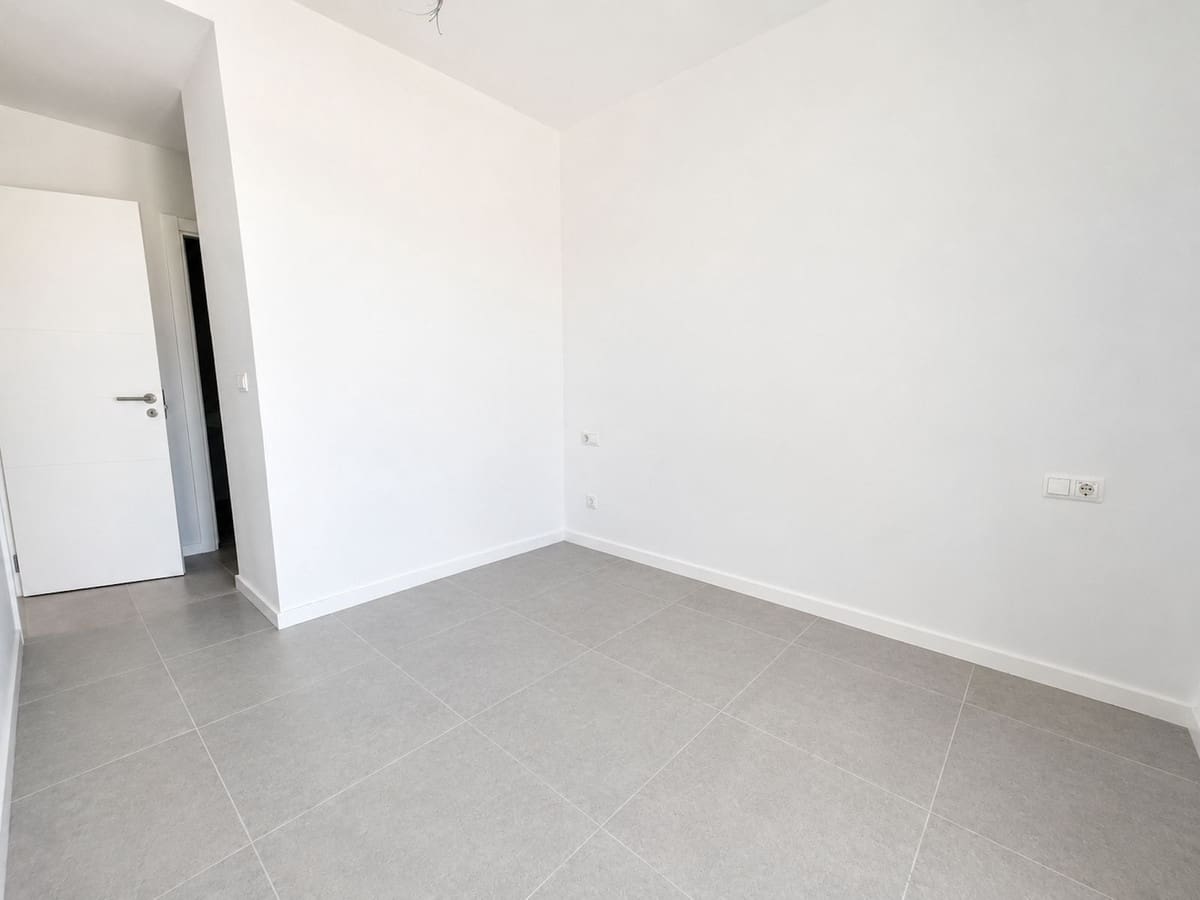 2 soveværelse Penthouse til salg i Estepona med swimmingpool garage - € 575.000 (Ref: 9973001)