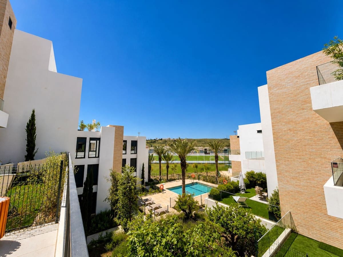 2 soveværelse Penthouse til salg i Estepona med swimmingpool garage - € 575.000 (Ref: 9973001)