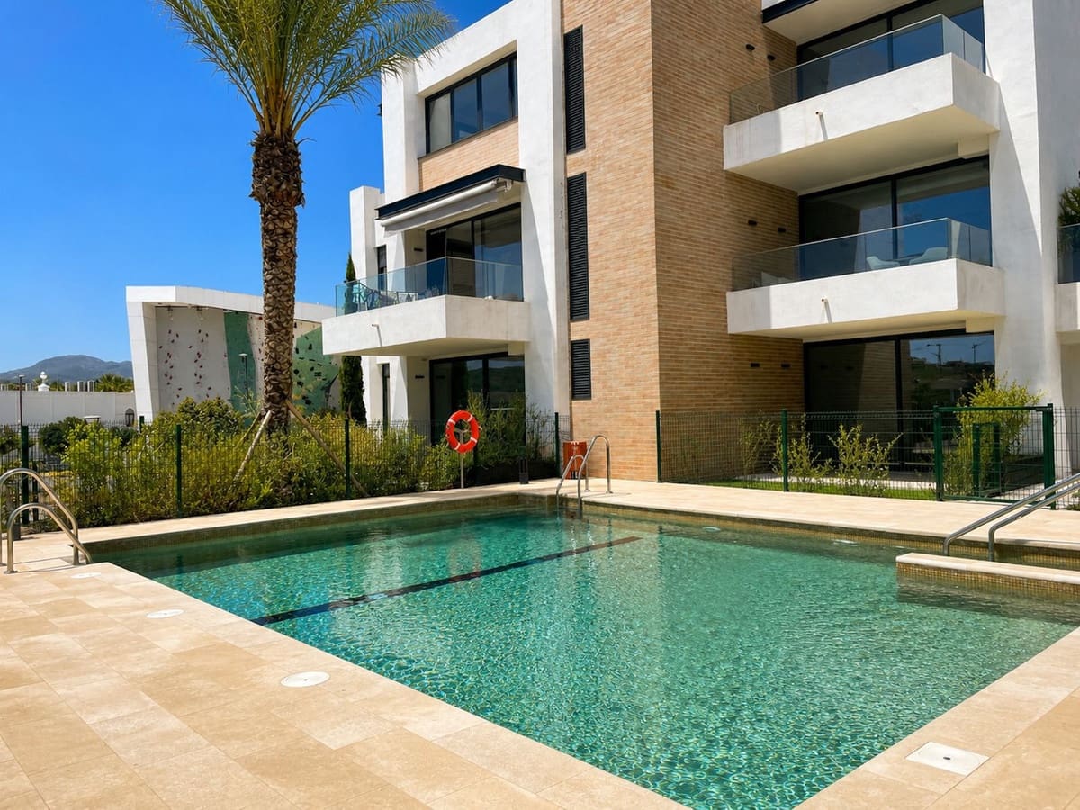 2 soveværelse Penthouse til salg i Estepona med swimmingpool garage - € 575.000 (Ref: 9973001)