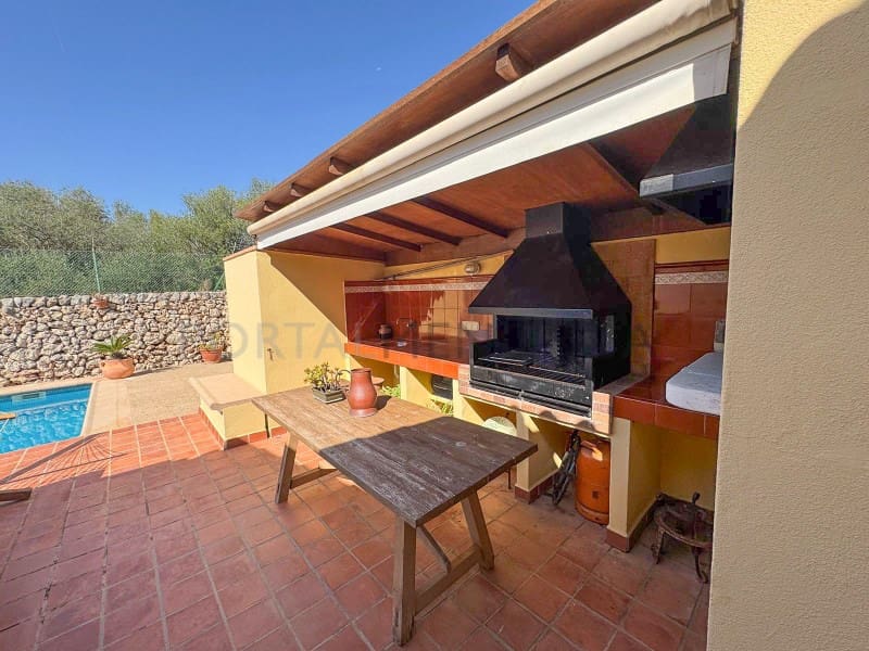 4 quarto Moradia para venda em Es Castell com piscina garagem - 890 000 € (Ref: 10119716)