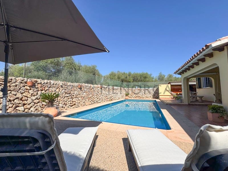 4 quarto Moradia para venda em Es Castell com piscina garagem - 890 000 € (Ref: 10119716)