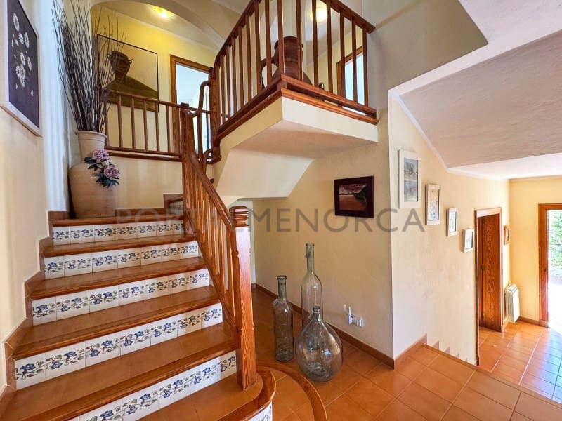 4 quarto Moradia para venda em Es Castell com piscina garagem - 890 000 € (Ref: 10119716)