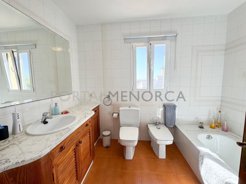 4 quarto Moradia para venda em Es Castell com piscina garagem - 890 000 € (Ref: 10119716)