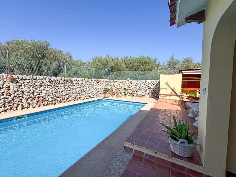 4 quarto Moradia para venda em Es Castell com piscina garagem - 890 000 € (Ref: 10119716)