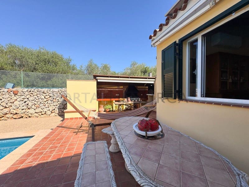 4 quarto Moradia para venda em Es Castell com piscina garagem - 890 000 € (Ref: 10119716)