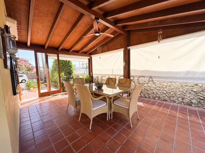 4 quarto Moradia para venda em Es Castell com piscina garagem - 890 000 € (Ref: 10119716)