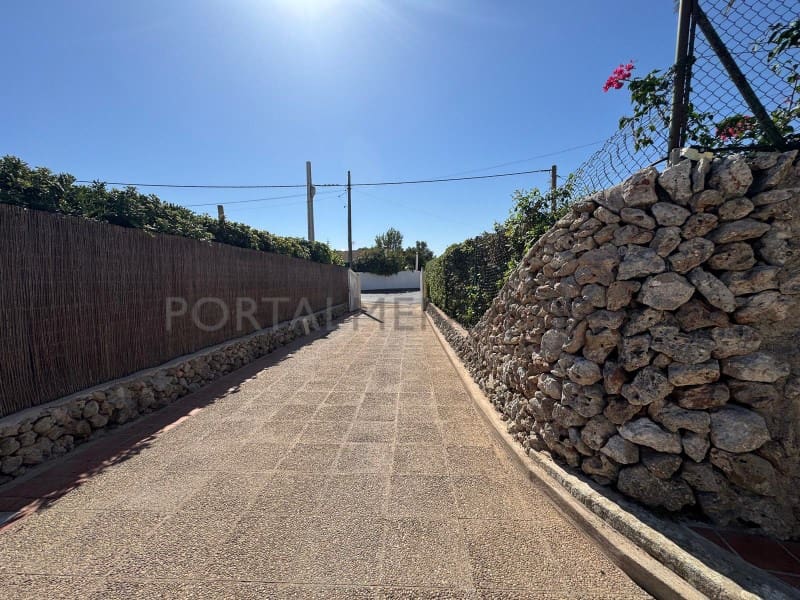 4 quarto Moradia para venda em Es Castell com piscina garagem - 890 000 € (Ref: 10119716)
