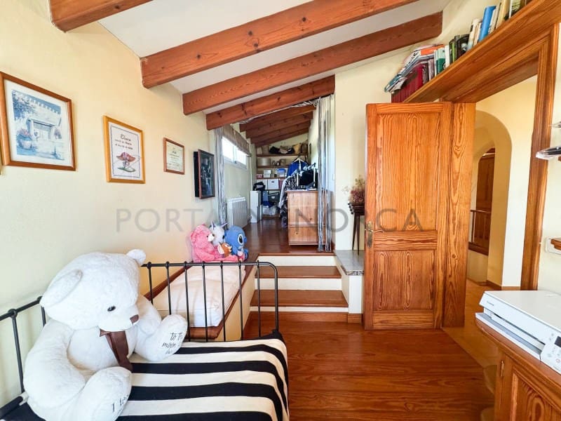 4 quarto Moradia para venda em Es Castell com piscina garagem - 890 000 € (Ref: 10119716)