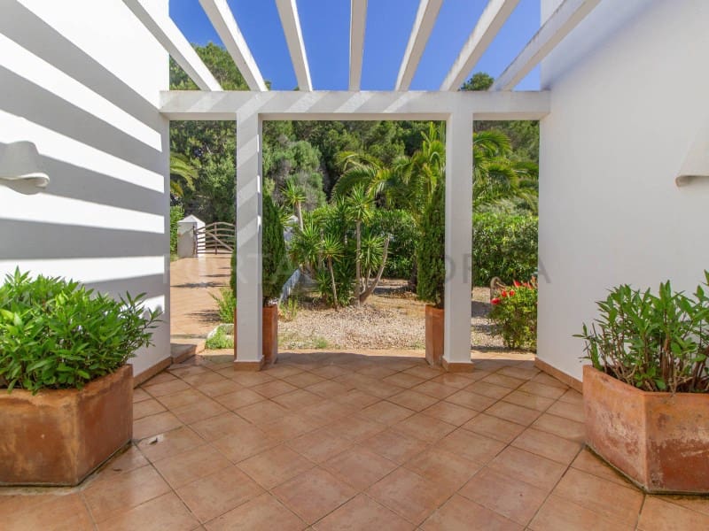 3 bedroom Villa for sale in Binibeca with pool - € 890,000 (Ref: 10166380)