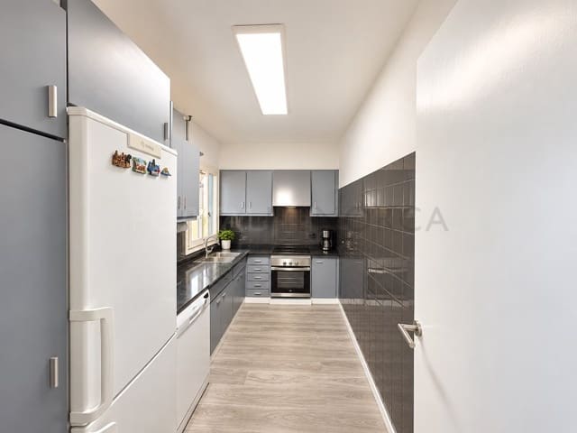 3 bedroom Flat for sale in Mahón / Maó - € 380,000 (Ref: 10180443)