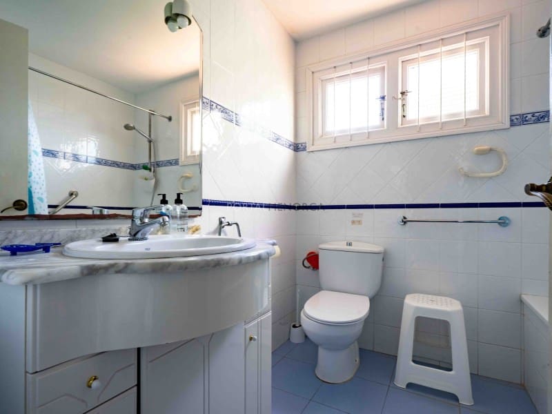 6 slaapkamer Villa te koop in Es Castell met zwembad garage - € 1.150.000 (Ref: 10180444)