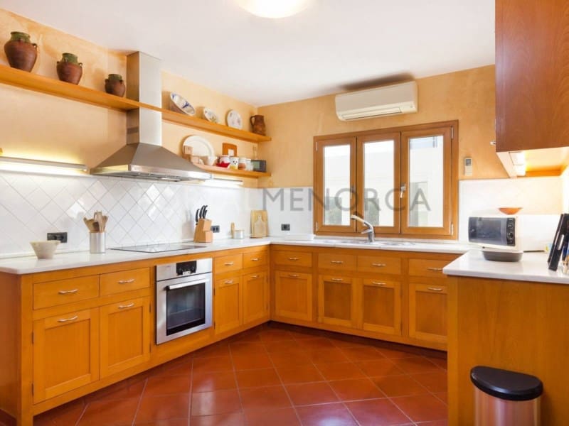 5 bedroom Villa for sale in Ciutadella de Menorca with pool garage - € 1,300,000 (Ref: 9402002)