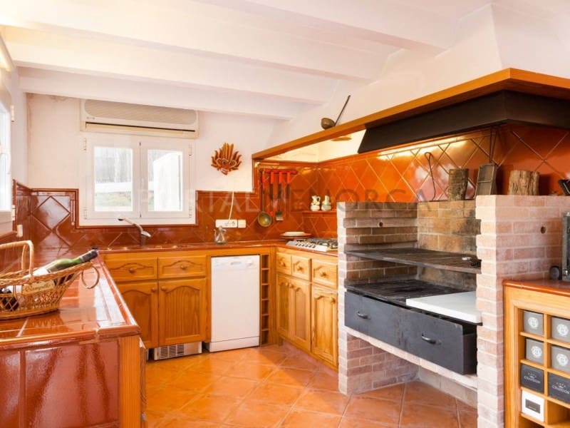 5 bedroom Villa for sale in Ciutadella de Menorca with pool garage - € 1,300,000 (Ref: 9402002)