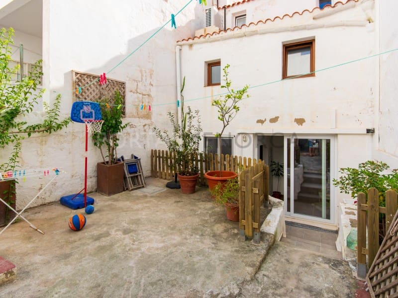 4 sovrum Villa till salu i Mahon / Mao - 585 000 € (Ref: 9402010)