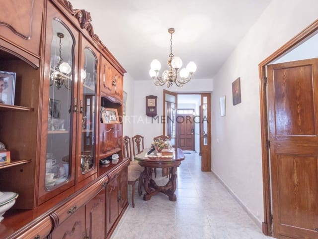 4 Zimmer Villa zu verkaufen in Mahón / Maó - 310.000 € (Ref: 9402029)