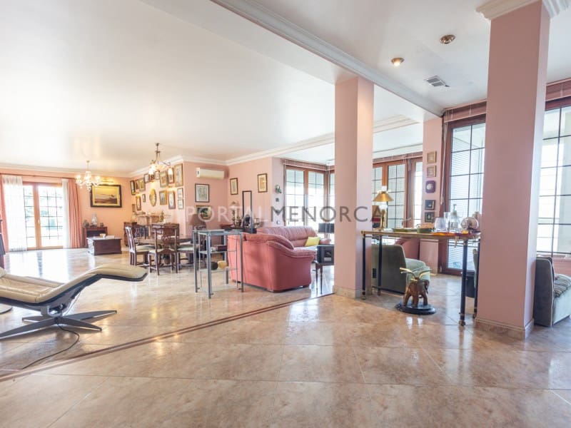 6 sypialnia Willa na sprzedaż w Es Castell z basenem garażem - 1 320 000 € (Ref: 9402033)