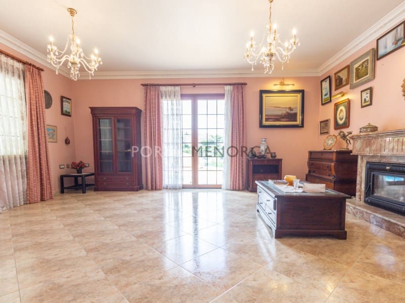 6 sypialnia Willa na sprzedaż w Es Castell z basenem garażem - 1 320 000 € (Ref: 9402033)