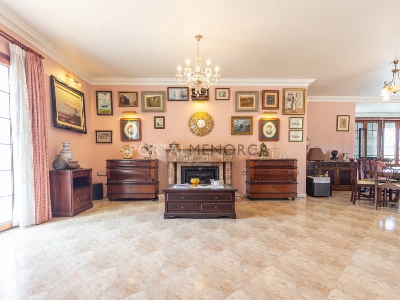 6 sypialnia Willa na sprzedaż w Es Castell z basenem garażem - 1 320 000 € (Ref: 9402033)