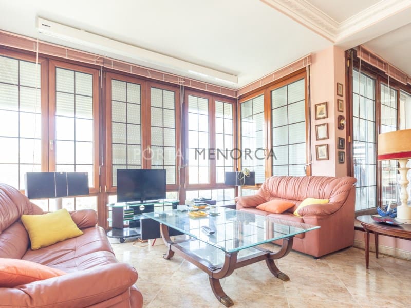 6 sypialnia Willa na sprzedaż w Es Castell z basenem garażem - 1 320 000 € (Ref: 9402033)