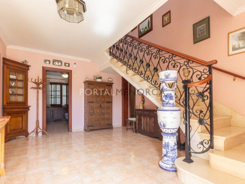 6 sypialnia Willa na sprzedaż w Es Castell z basenem garażem - 1 320 000 € (Ref: 9402033)