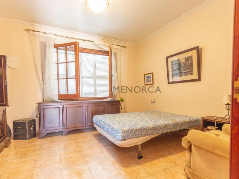 6 sypialnia Willa na sprzedaż w Es Castell z basenem garażem - 1 320 000 € (Ref: 9402033)