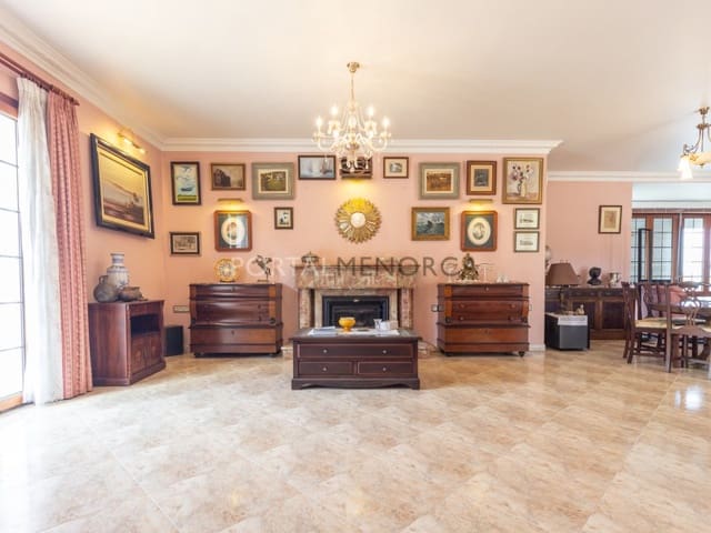 6 slaapkamer Villa te koop in Es Castell met zwembad garage - € 1.320.000 (Ref: 9402033)