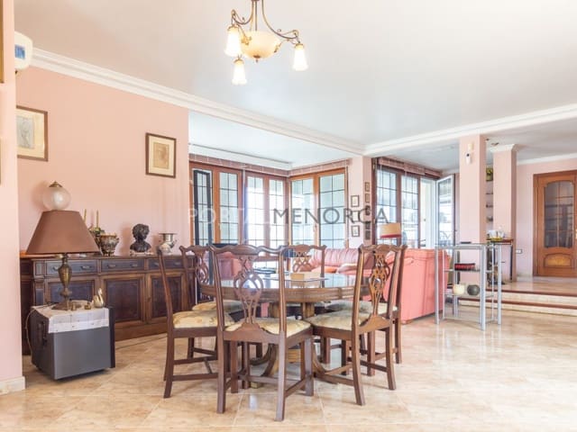 6 slaapkamer Villa te koop in Es Castell met zwembad garage - € 1.320.000 (Ref: 9402033)