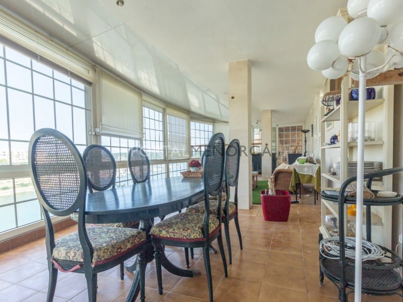 6 sypialnia Willa na sprzedaż w Es Castell z basenem garażem - 1 320 000 € (Ref: 9402033)