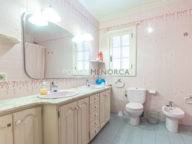 6 sypialnia Willa na sprzedaż w Es Castell z basenem garażem - 1 320 000 € (Ref: 9402033)