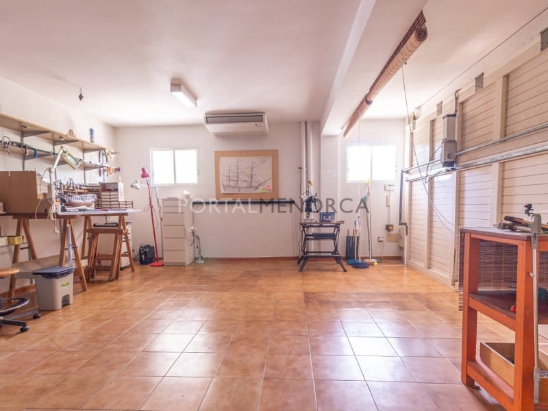 6 sypialnia Willa na sprzedaż w Es Castell z basenem garażem - 1 320 000 € (Ref: 9402033)