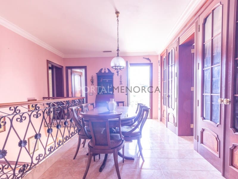 6 sypialnia Willa na sprzedaż w Es Castell z basenem garażem - 1 320 000 € (Ref: 9402033)