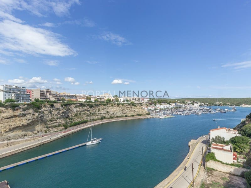 6 sypialnia Willa na sprzedaż w Es Castell z basenem garażem - 1 320 000 € (Ref: 9402033)