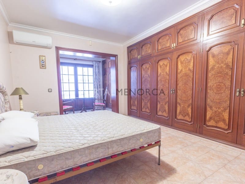 6 sypialnia Willa na sprzedaż w Es Castell z basenem garażem - 1 320 000 € (Ref: 9402033)