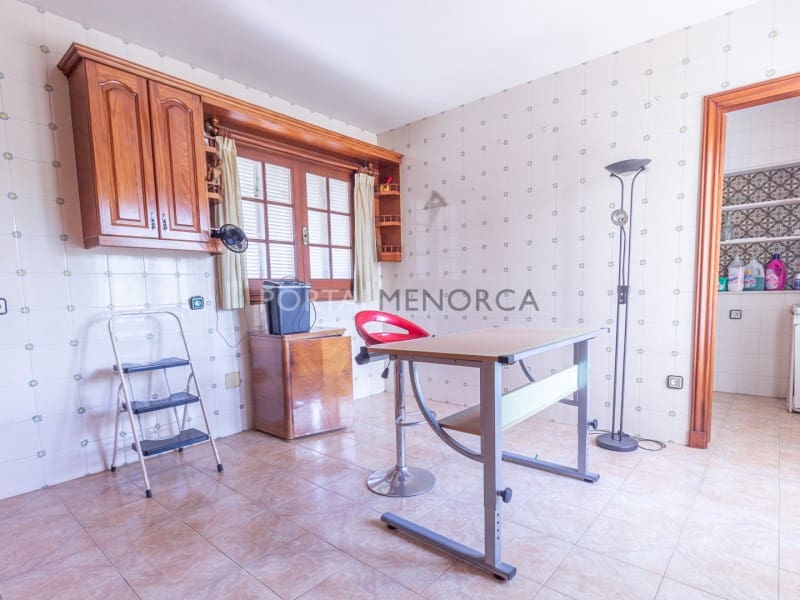 6 sypialnia Willa na sprzedaż w Es Castell z basenem garażem - 1 320 000 € (Ref: 9402033)