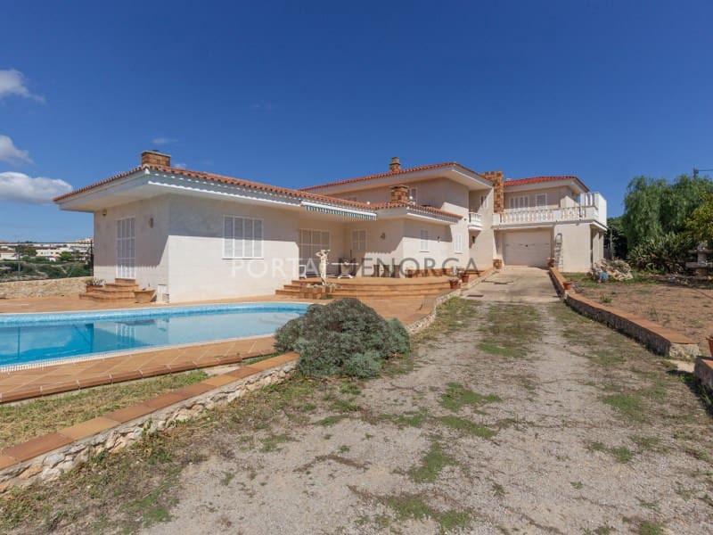 6 sypialnia Willa na sprzedaż w Es Castell z basenem garażem - 1 320 000 € (Ref: 9402033)