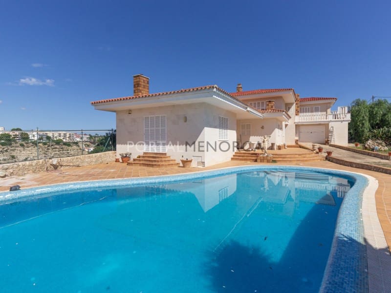 6 sypialnia Willa na sprzedaż w Es Castell z basenem garażem - 1 320 000 € (Ref: 9402033)