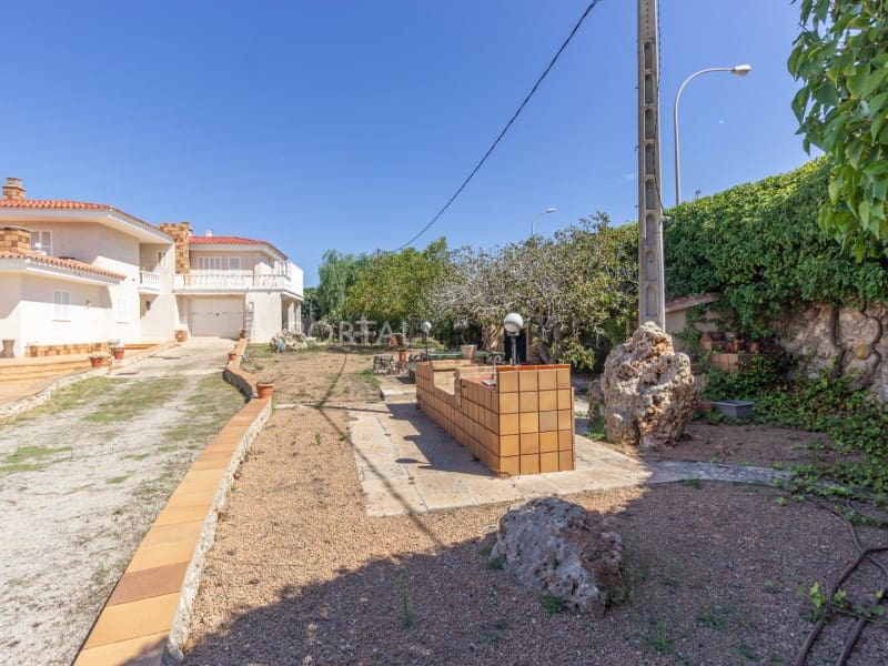 6 sypialnia Willa na sprzedaż w Es Castell z basenem garażem - 1 320 000 € (Ref: 9402033)