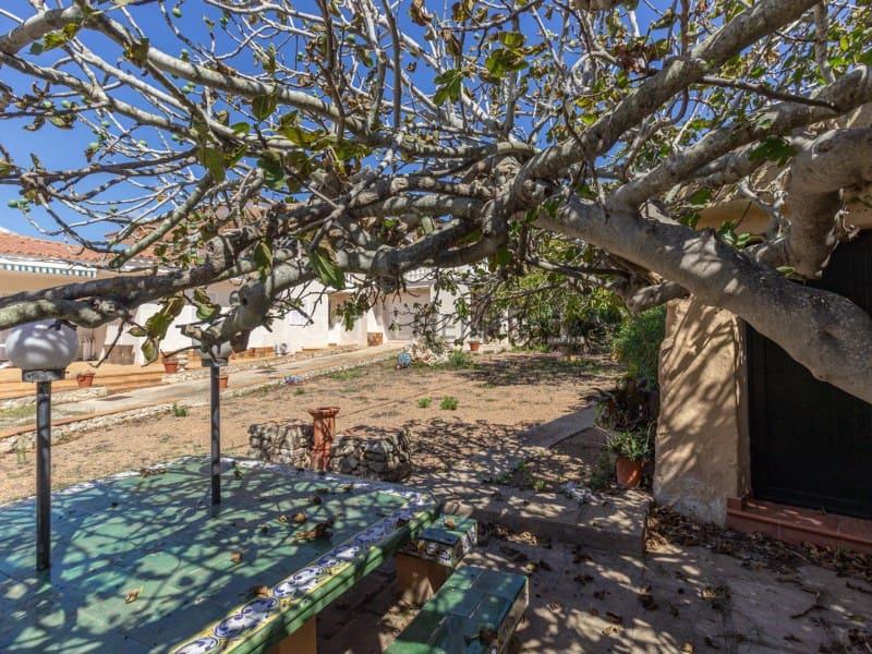 6 sypialnia Willa na sprzedaż w Es Castell z basenem garażem - 1 320 000 € (Ref: 9402033)