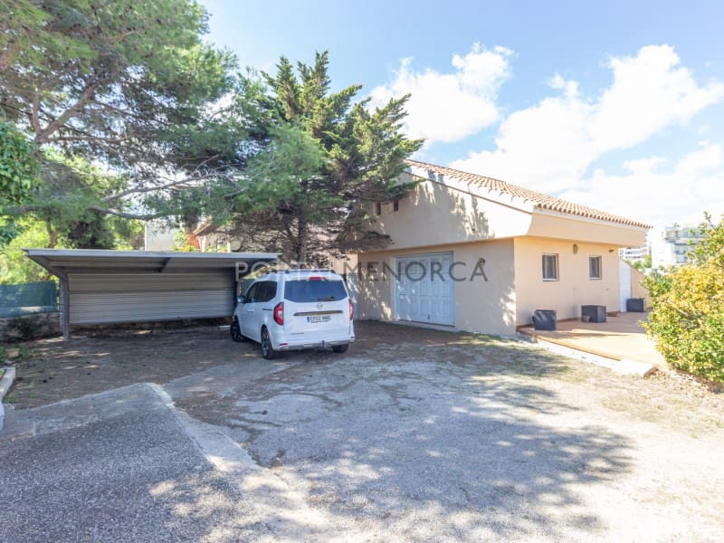 6 sypialnia Willa na sprzedaż w Es Castell z basenem garażem - 1 320 000 € (Ref: 9402033)