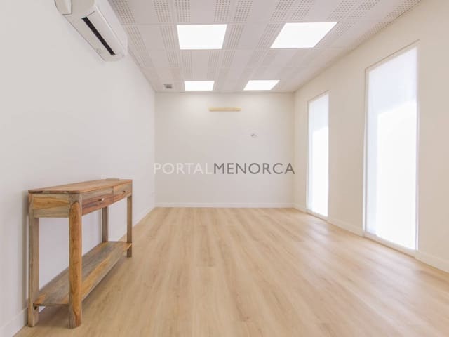 Kaupallinen vuokrattavana paikassa San Luis / Sant Lluís - 1 500 € (Ref: 9402042)