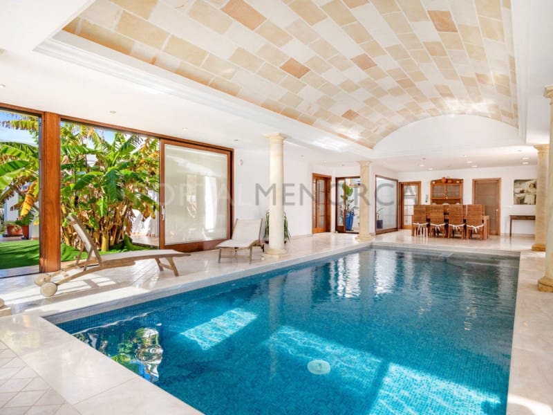 4 bedroom Villa for sale in Cala Blanca with garage - € 1,750,000 (Ref: 9402071)