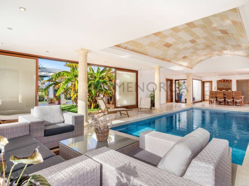 4 bedroom Villa for sale in Cala Blanca with garage - € 1,750,000 (Ref: 9402071)