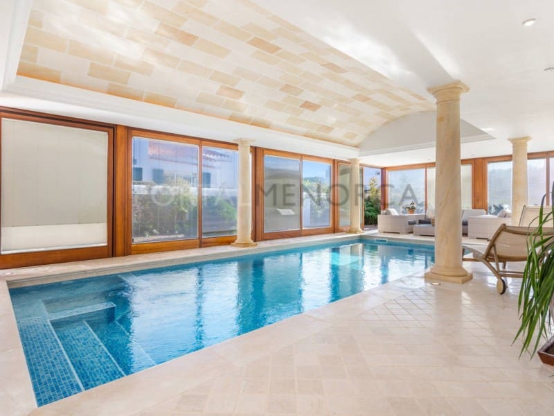 4 bedroom Villa for sale in Cala Blanca with garage - € 1,750,000 (Ref: 9402071)