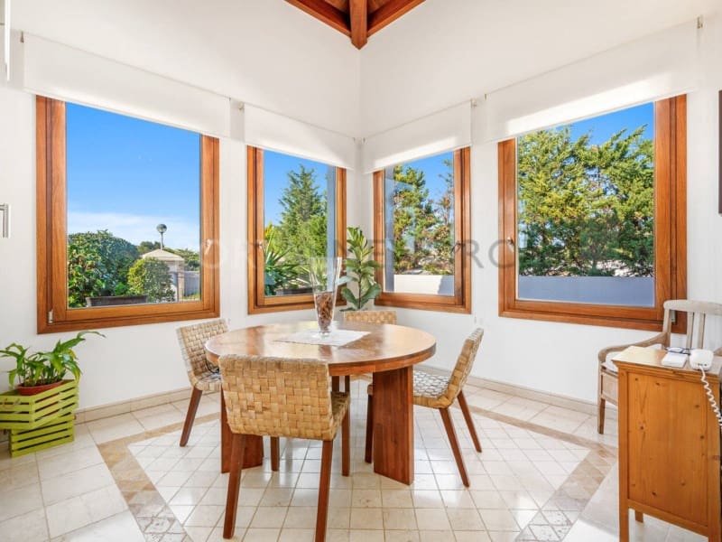 4 bedroom Villa for sale in Cala Blanca with garage - € 1,750,000 (Ref: 9402071)