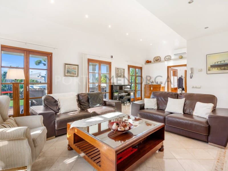 4 bedroom Villa for sale in Cala Blanca with garage - € 1,750,000 (Ref: 9402071)